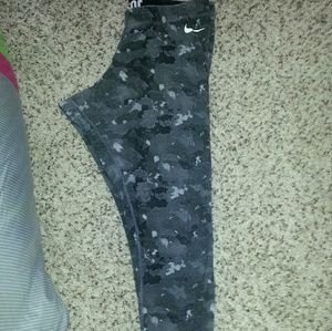 Nike dri-fit ankle leggings